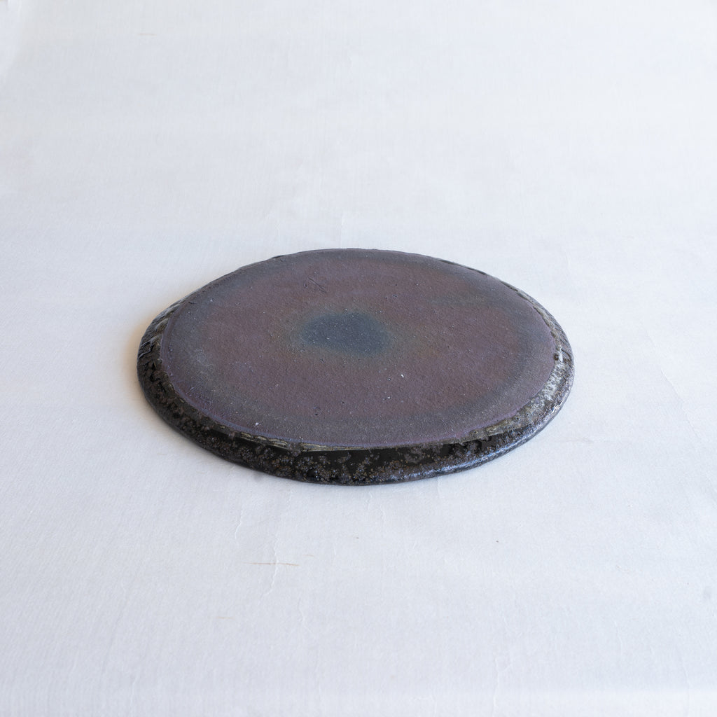 Komon Seji Okuda Kuro Haiyu Medium Flat Plate (Black Ash Glaze)